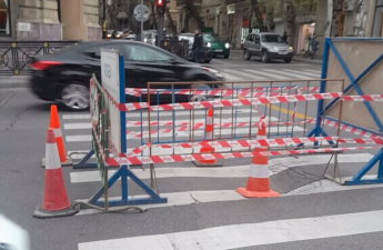 Paytaxtın mərkəzində yol çökdü - FOTO