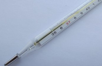 32 yaşlı kişinin qarnından 20 il əvvəl udduğu termometr çıxarıldı - FOTO