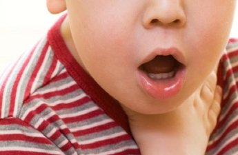 Boğazında qida qalan 2 yaşlı uşaq öldü