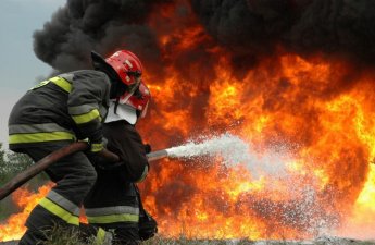 В Ясамальском районе загорелся частный дом