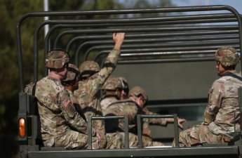 ABŞ vətəndaşları yeni qanuna əsasən avtomatik olaraq hərbi xidmət üçün qeydiyyata alınacaqlar