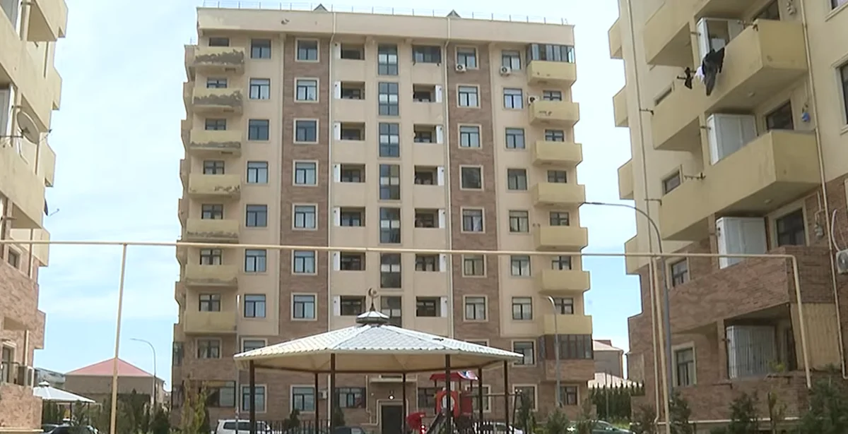 Şəhid ailələri üçün tikilən bina TƏHLÜKƏDƏ - VİDEO