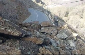 Naxçıvanda qaya uçqunu