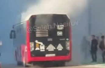 “BakuBus” avtobusunda tüstülənmə - VİDEO
