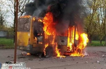 Putin ordusu Ukraynada növbəti dəfə sərnişin avtobusunu vurdu...-DƏHŞƏTLİ GÖRÜNTÜ