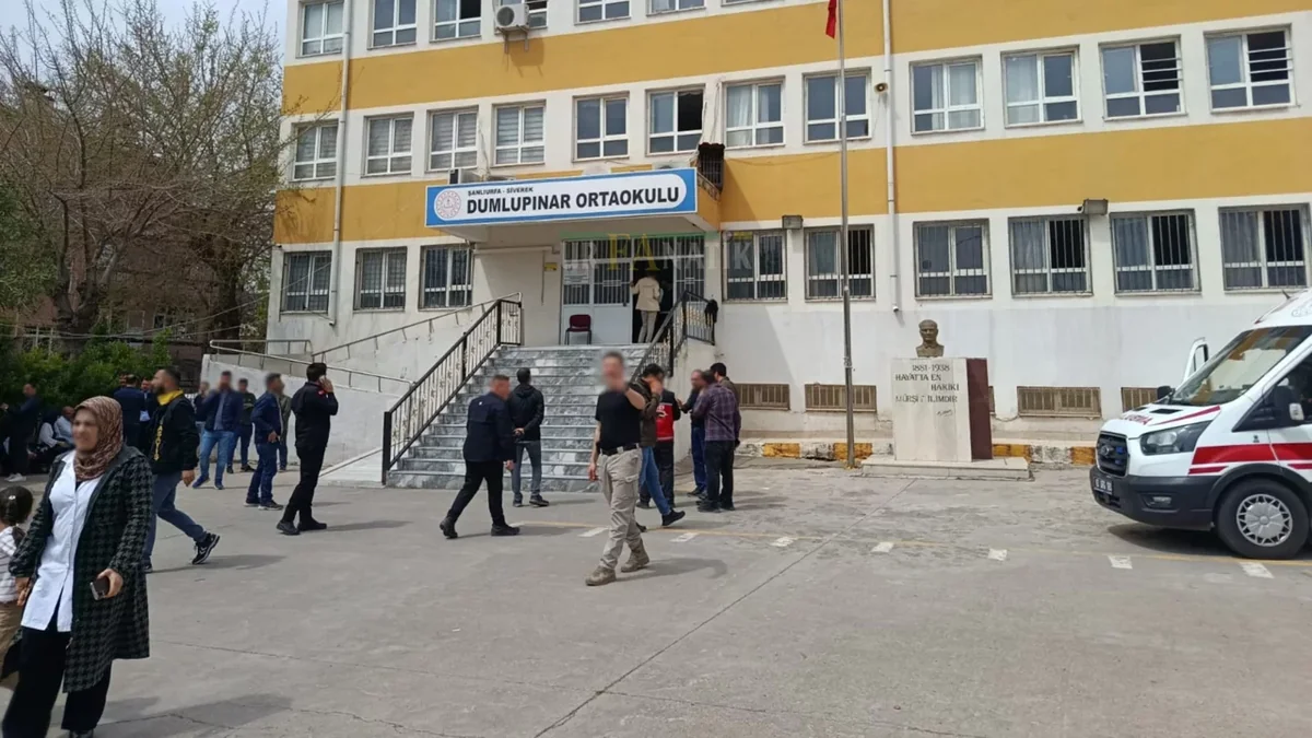 Mməktəbdə insident - Valideyn müəllimə bıçaqla hücum etdi