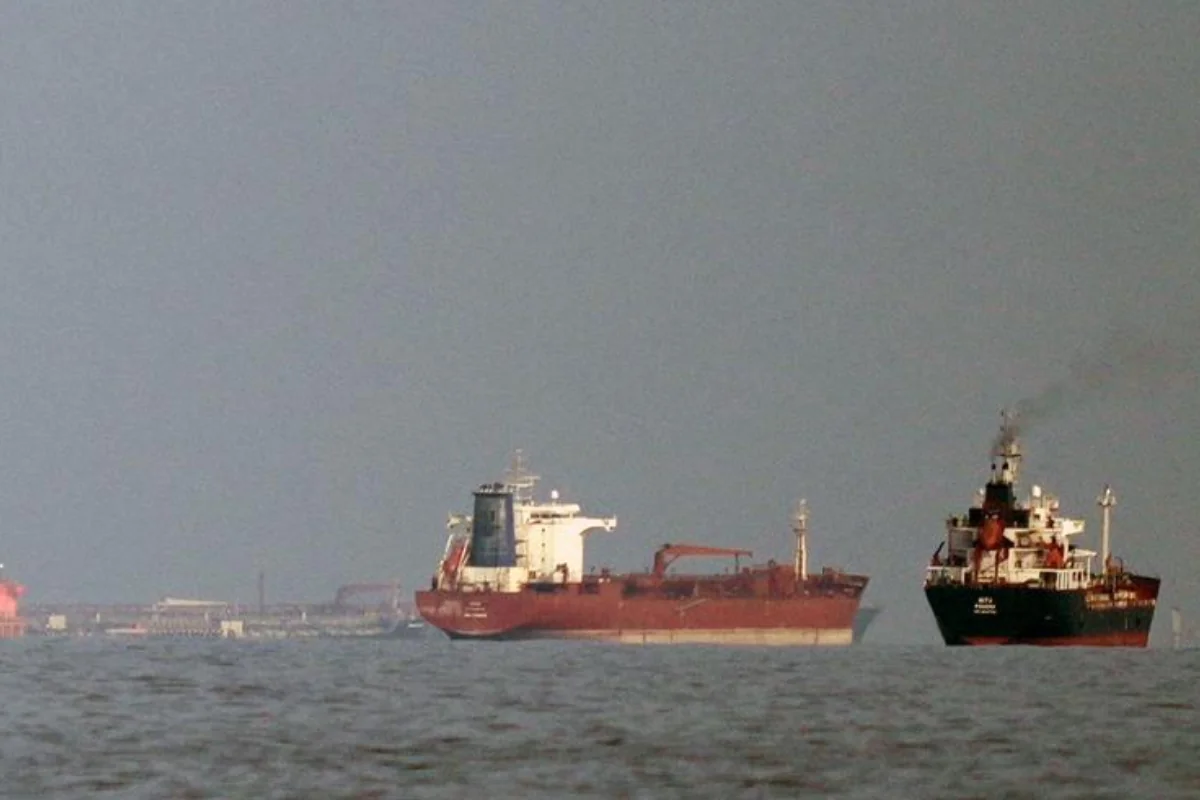 KİV: Fars körfəzində iki min gəmi ilişib qalıb