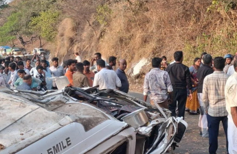 Mikroavtobus qəzaya düşdü - Ölənlər var