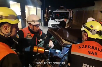 Mehdiabadda qəza olub, avtomobildə sıxılı qalmış 1 nəfər xilas edilib - VİDEO