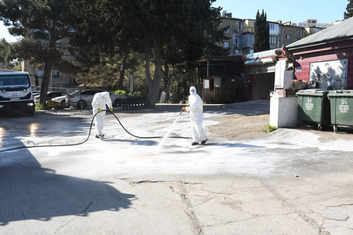 Bakının 556 küçəsi yuyuldu - FOTO