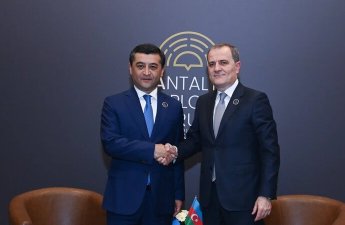 Джейхун Байрамов и Бахтиёр Саидов обсудили ситуацию на Ближнем Востоке