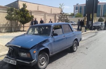 Naxçıvanda 2 avtomobil toqquşub, 1 nəfər yalanıb - FOTO