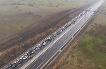 Paşinyan Anna Akopyanla birlikdə konsert verəcəyi Gümrüyə avto-yürüş etdi...-FOTOLAR