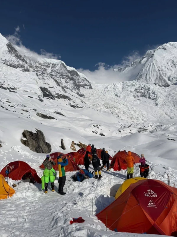 Azərbaycanlı alpinist Himalay dağlarında 8000 metrlik zirvəni fəth edib - FOTO