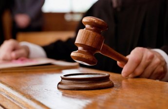 Azyaşlının telefonunu əlindən alıb qaçan şəxsə hökm oxundu