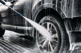 Avtoyuma məntəqəsindən qaçırdığı avtomobillə qəza törədən şəxs saxlanıldı