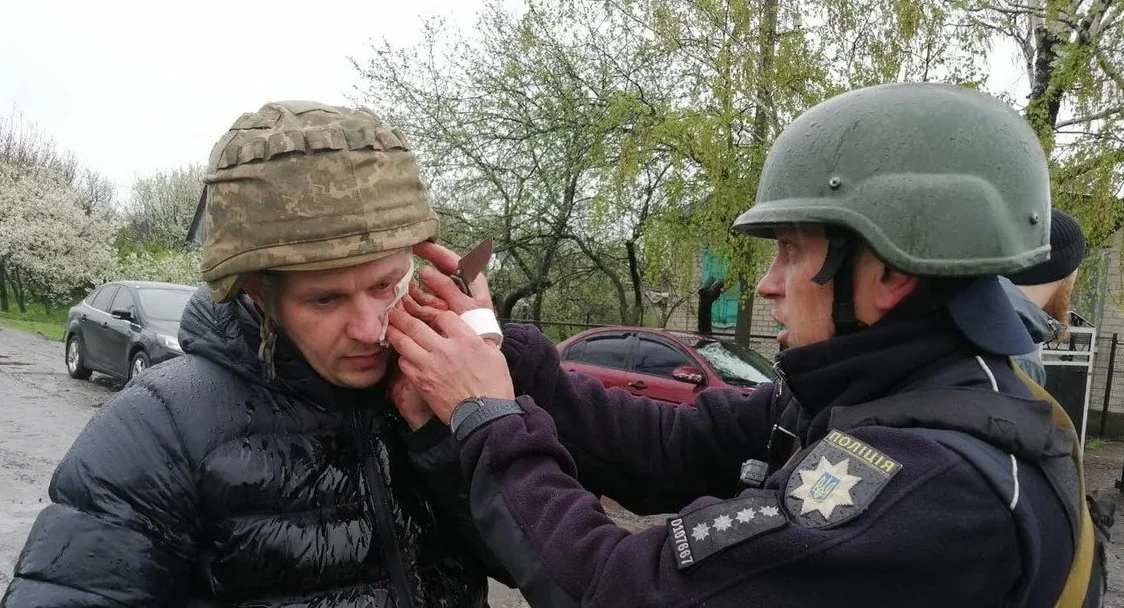 В Украине в полицейских бросили гранату: много раненых