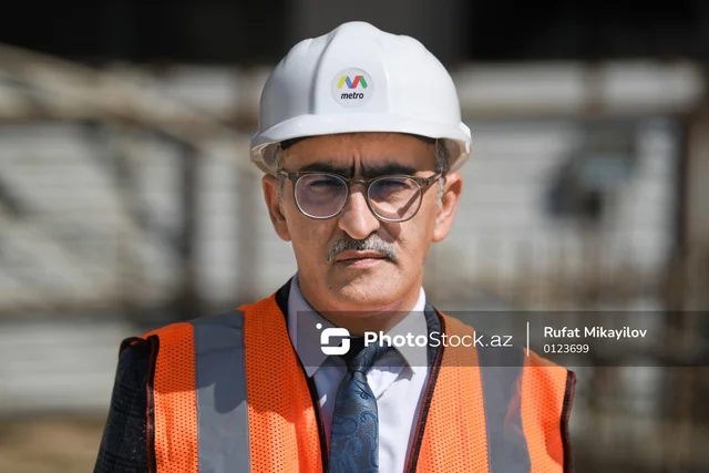 В Бакинском метро во время сегодняшнего инцидента в тоннеле застряли четыре поезда