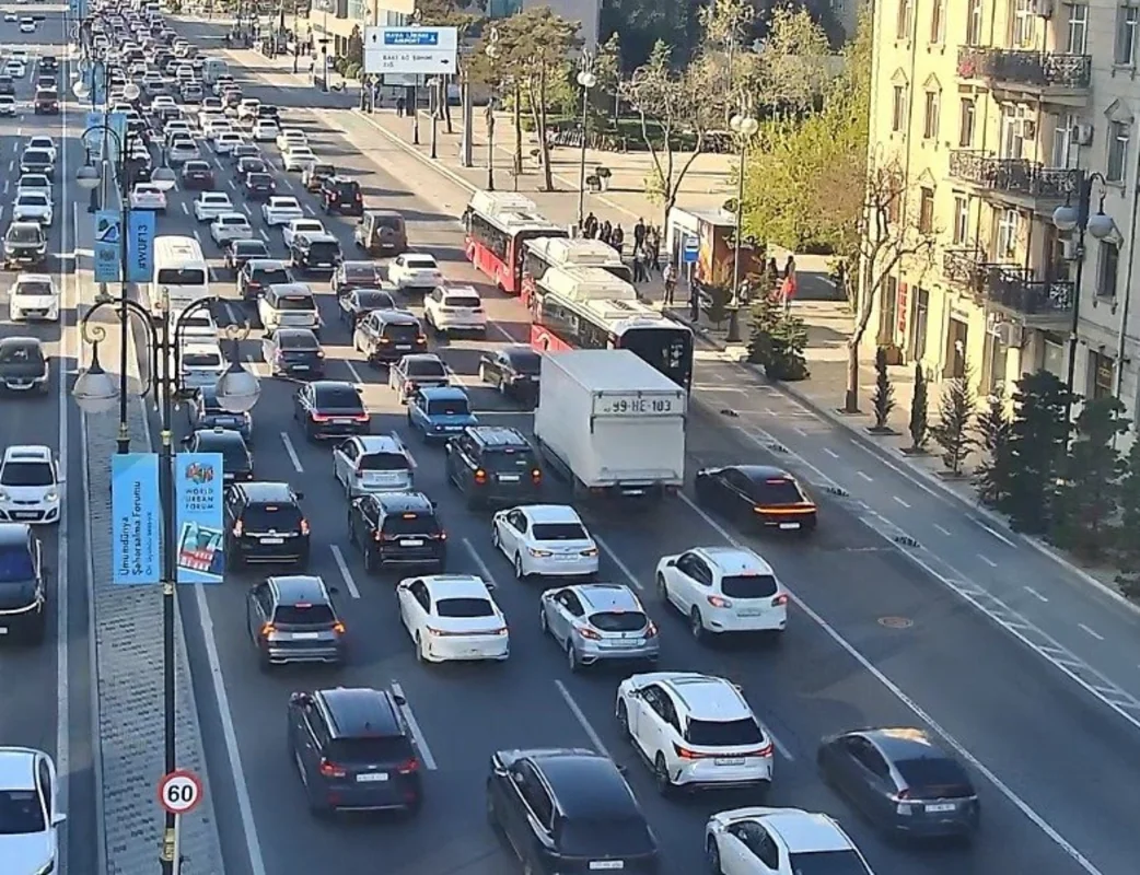 Paytaxtın hansı küçələrində sıxlıq müşahidə edilir?