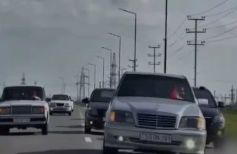 В Агсу водители свадебного кортежа арестованы за автохулиганство-ФОТО