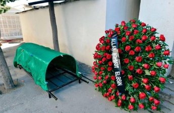 Dostunun yas yerində vəfat etdi