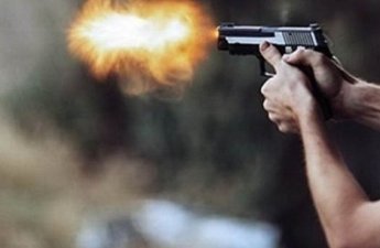 11 yaşlı oğlunu aeroportun tualetində öldürdü: atası üçün esse yazmışdı