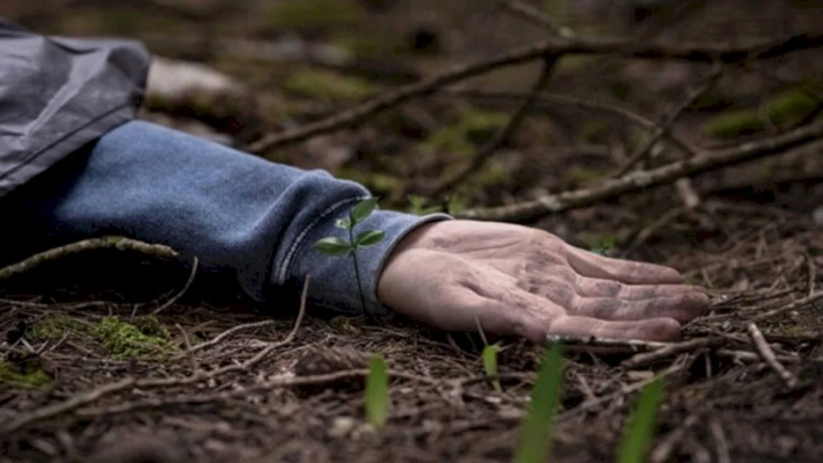 Gənc oğlan evlərinin həyətindəki tikilidə ölü tapıldı