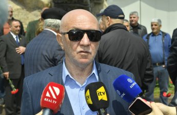 Albert Aqarunovun komandiri: 