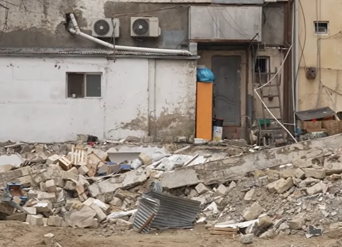 Çörəyə çıxdılar, qayıdanda evlərini yerlə-yeksan gördülər - Paytaxtda qalmaqallı söküntü İDDİASI - VİDEO