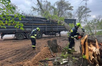 Непогода накрыла Украину: повреждена инфраструктура, есть погибшие