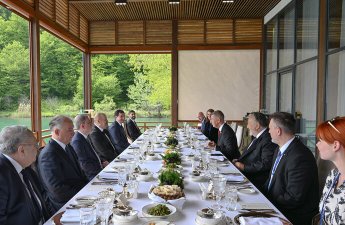 Prezident İlham Əliyevin adından Çexiyanın Baş nazirinin şərəfinə rəsmi lanç verildi - FOTO