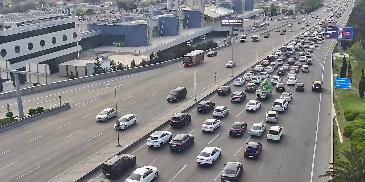 Paytaxtın bəzi küçələrində sıxlıq müşahidə olunur