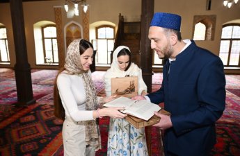 Leyla və Arzu Əliyevalar Şəkidə Xan məscidini ziyarət etdilər - FOTOLAR