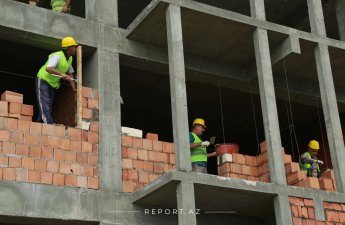 В Азербайджане выявили более 1,6 тыс. случаев нелегальной занятости на стройках