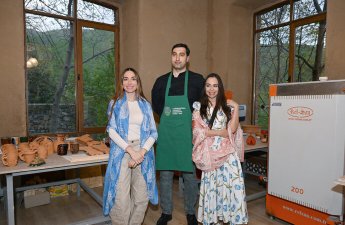 Лейла Алиева и Арзу Алиева ознакомились с Центром керамики и прикладного искусства ABAD в Шеки-ФОТО