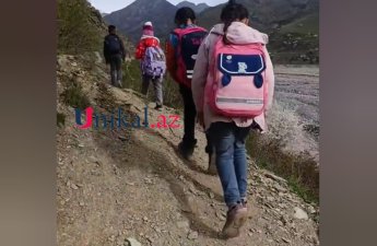 İsmayıllının bu kəndində yol yoxdur: Uşaqlar məktəbə belə gedirlər - VİDEO