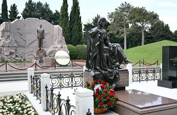 Zərifə Əliyevanın 103-cü ildönümü münasibətilə tədbirlər keçirildi - FOTOLAR