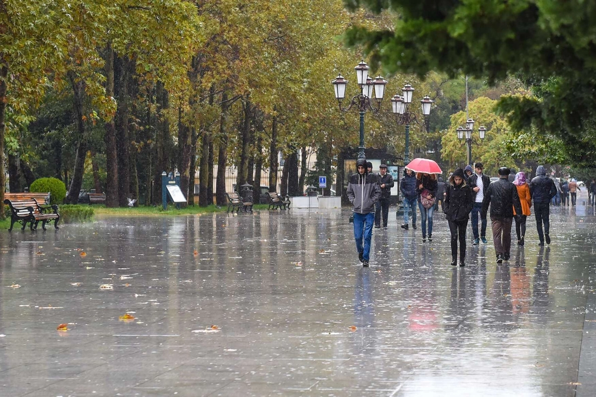 Дожди с грозами и градом накроют Азербайджан
