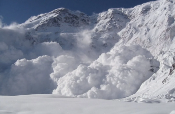 Buryatiyada qar uçqunu nəticəsində üç nəfər ölüb