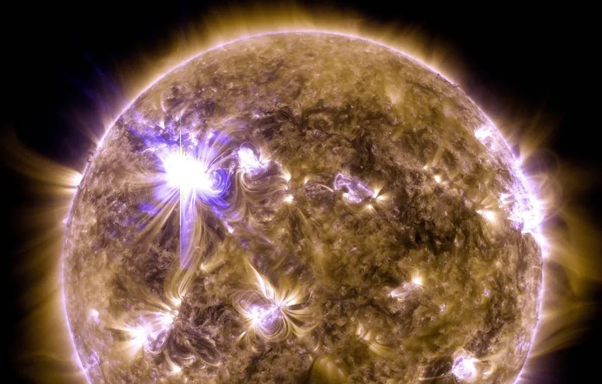 Günəşdə güclü partlayış olub