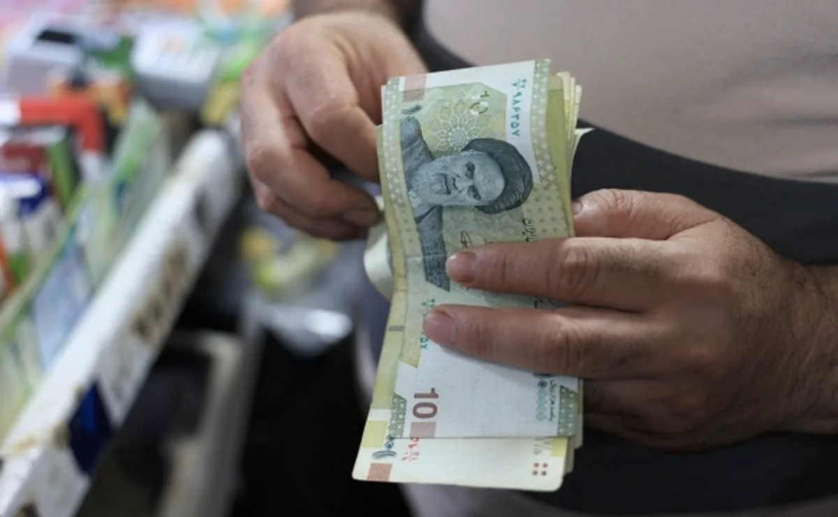 İran rialı dollar qarşısında rekord səviyyədə ucuzlaşdı