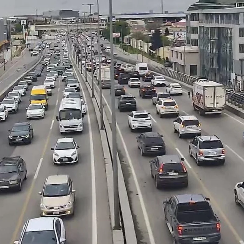 Paytaxtın hansı küçələrində sıxlıq müşahidə olunur?