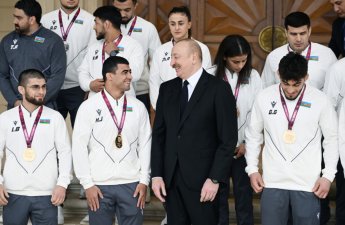 Prezident çempion olan güləşçiləri qəbul etdi - FOTOLAR