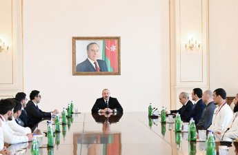 Ильхам Алиев встретился с азербайджанскими борцами-ФОТО