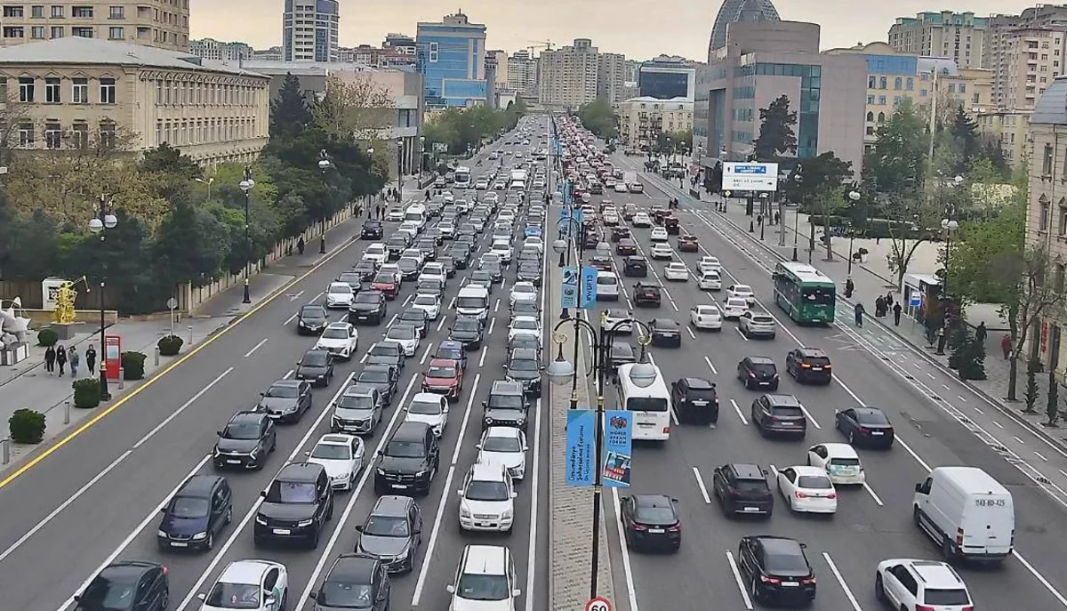 Paytaxtın bəzi küçələrində sıxlıq müşahidə olunur