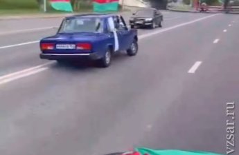 Rusiyada Azərbaycan bayraqlarıyla avtomobil sürən Şamil 