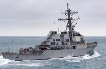Эсминец США Higgins остался без света из-за неисправности электрики