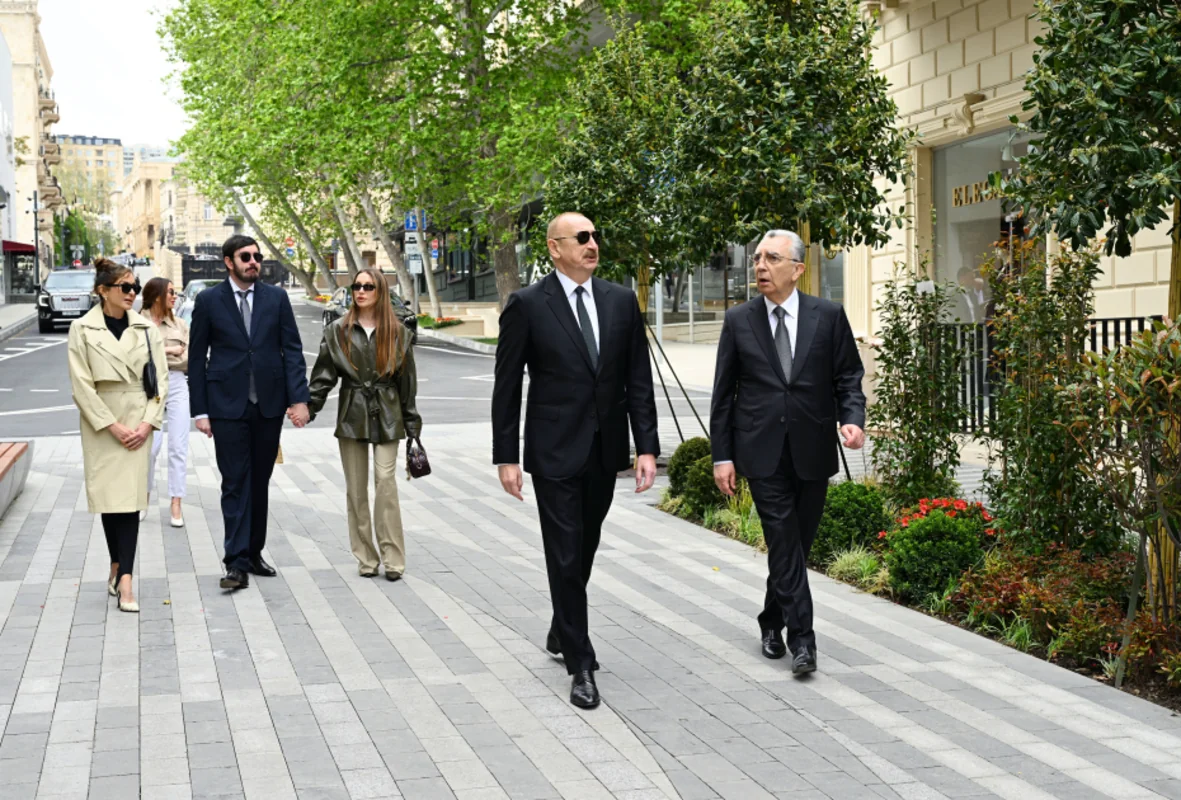 İlham Əliyev Bakının İslam Səfərli küçəsinin yenidənqurmadan sonra açılışında iştirak edib - FOTO