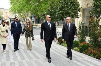 Ильхам Алиев на открытии улицы в Баку после реконструкции-ФОТО