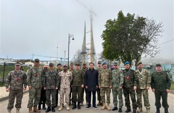 Помощник президента Азербайджана поделился фото с военными атташе в Шуше